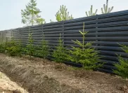 Выполненные работы: заборы из горизонтального евроштакетника